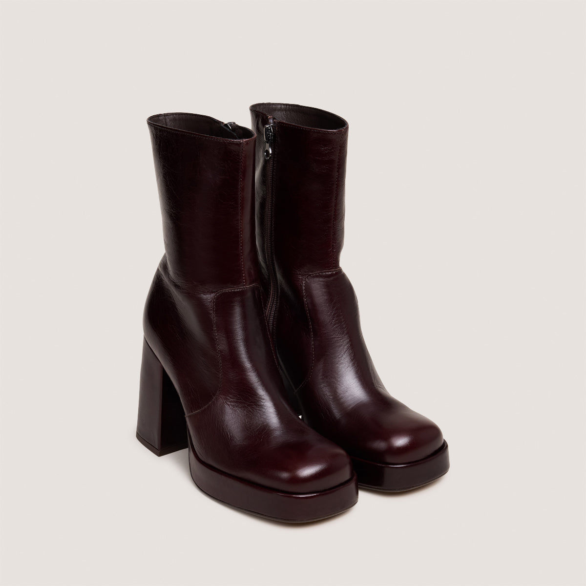 Bottines à talons et à bouts carrés