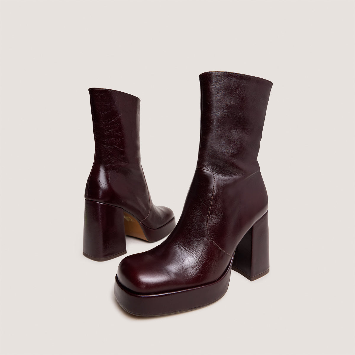 Bottines à talons et à bouts carrés