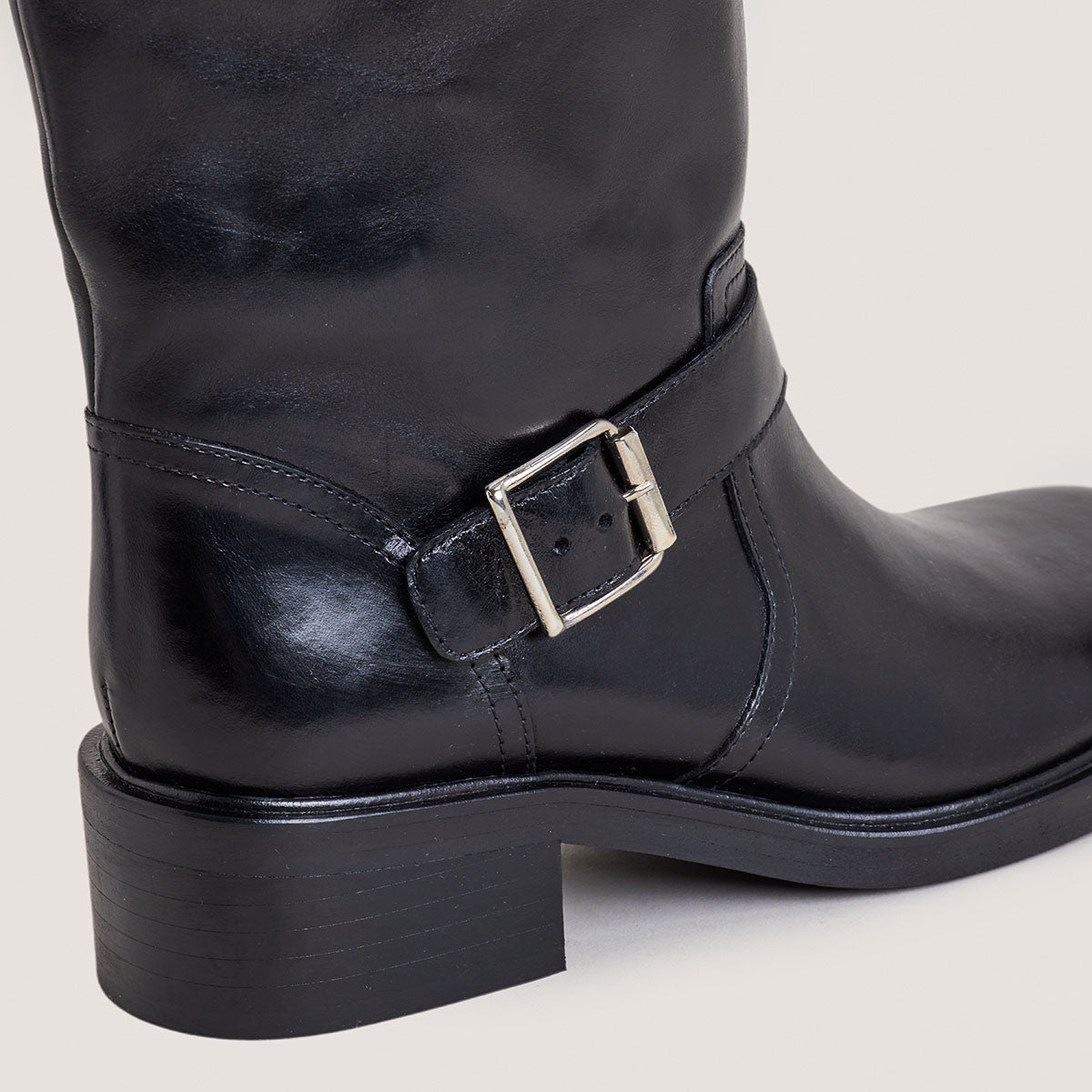 Bottes hautes à sangles
