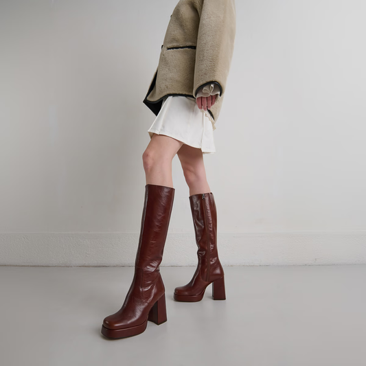 Bottes à talons et bouts carrés